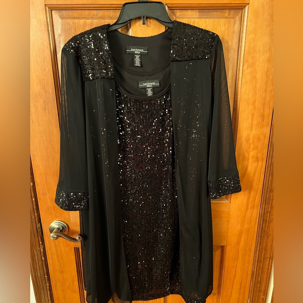 R & M Richards Sz 10P black sequin dress